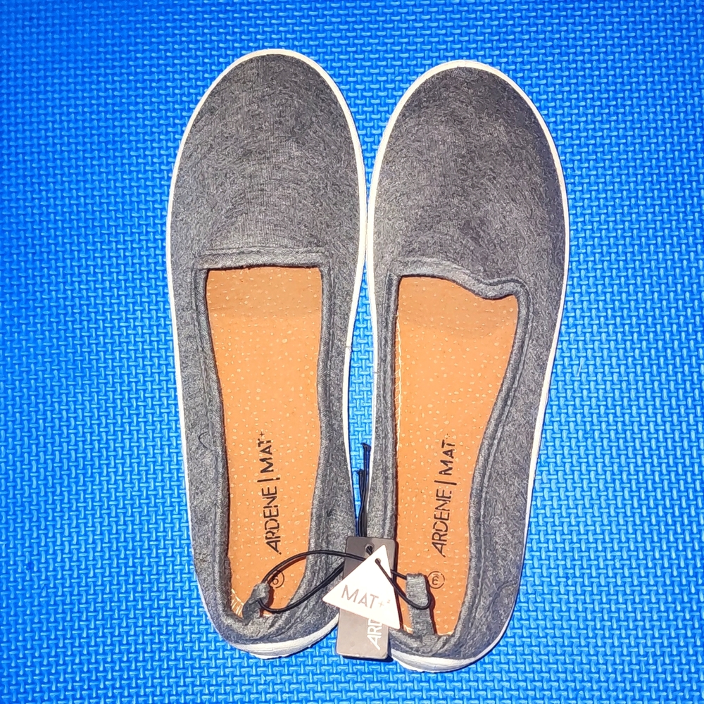NWT Ardene Cushioned Slip on Sneakers